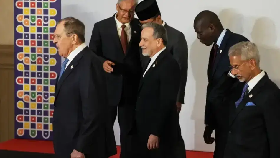 Yeni Delhi'de BRICS Toplantısında Bir Araya Gelen Mısır, Rusya ve İran Dışişleri Bakanları Seyir Sefer Güvenliğinin Yeniden Sağlanması Konusunda Ortak Açıklama Yaptı