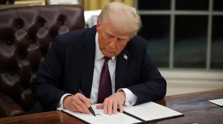 Trump, Rusya ve İran’a Yönelik Yeni Yaptırım Yasasını İmzaladı