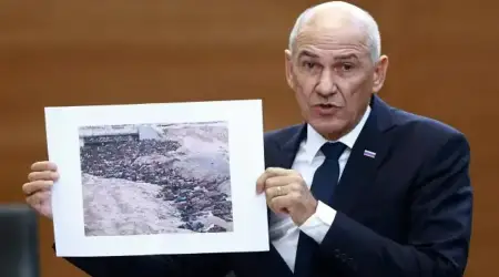Slovenya Başbakanı İsrail'i Aklamaya Çalışırken Tüm Dünyaya Rezil Oldu