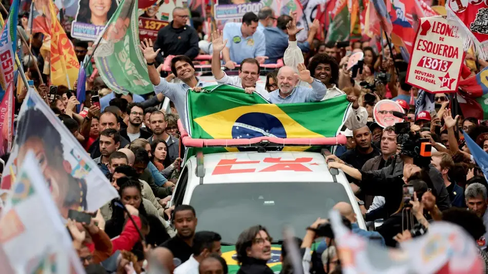 Brezilya'da Yapılan Seçimlerde Gerekli Çoğunluk Sağlanamayınca 2. Turda da Silva ve Bolsonaro Yarışacak