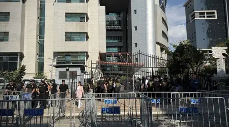 Yolsuzluk Soruşturmasıyla Gözaltına Alınan Mersin Büyükşehir Belediye Başkanı ile Birlikte 10 Şüpheli Tutuklandı