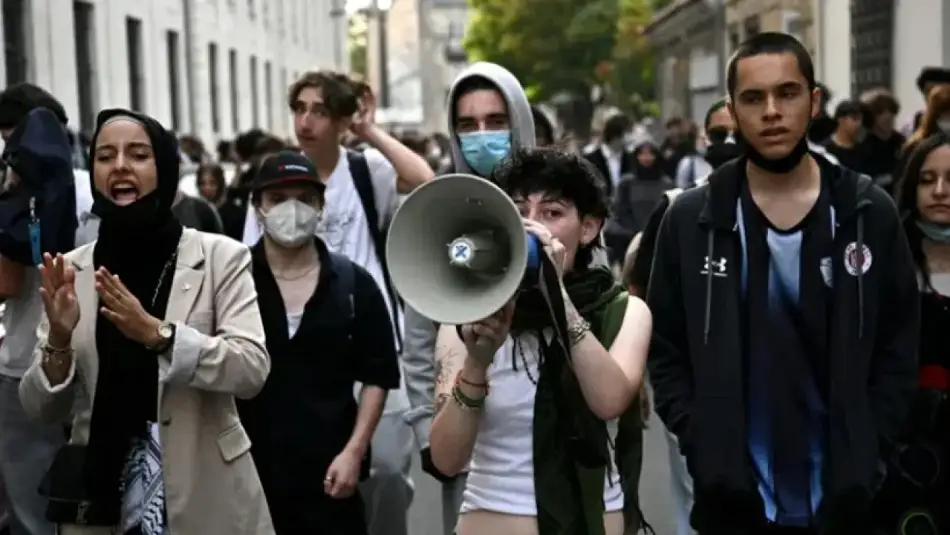 Fransa’da Başlayan Protesto Eylemleri Bir Türlü Durdurulamıyor, Öğretmenler ve Öğrencilerin de Karıştığı Eylemlerde Okullar Pazartesiye Kadar Kapatıldı, Trump Bu Olayları İslam'ın Fransa’yı Ele Geçirme Eylemi Olarak Değerlendirdi