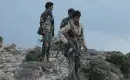 Yemen Silahlı Kuvvetleri Batı Sahili'ndeki Kazanımlarını Pekiştirip Babülmendeb'deki Mevzilerini Güçlendirirken Husiler Aden Havalimanını Vurdu