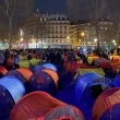 Sığınmacılar Paris'in Göbeğinde Kamp Kurdu