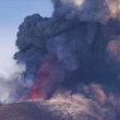 İtalya'da Etna Yanardağı Lav Püskürtmeye Devam Ediyor