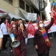 Hakkari'de Aileler Dağa Kaçırılan Çocukları İçin HDP İl Başkanlığı Önünde Eylem Yaptı