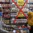 Pakistan'da Marketlerde Fransız Ürünleri Boykot Ediliyor
