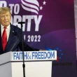 Tanrı Sadece Kadın ve Erkek Olarak 2 Cins Yarattı Diyen Trump, LGBT'ye Özendiren Okulların Fonlarını Keseceğini Açıkladı