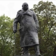 Irkçılık Karşıtı Yeni Gösteriler Öncesi Churchill'in Heykeli Korumaya Alındı