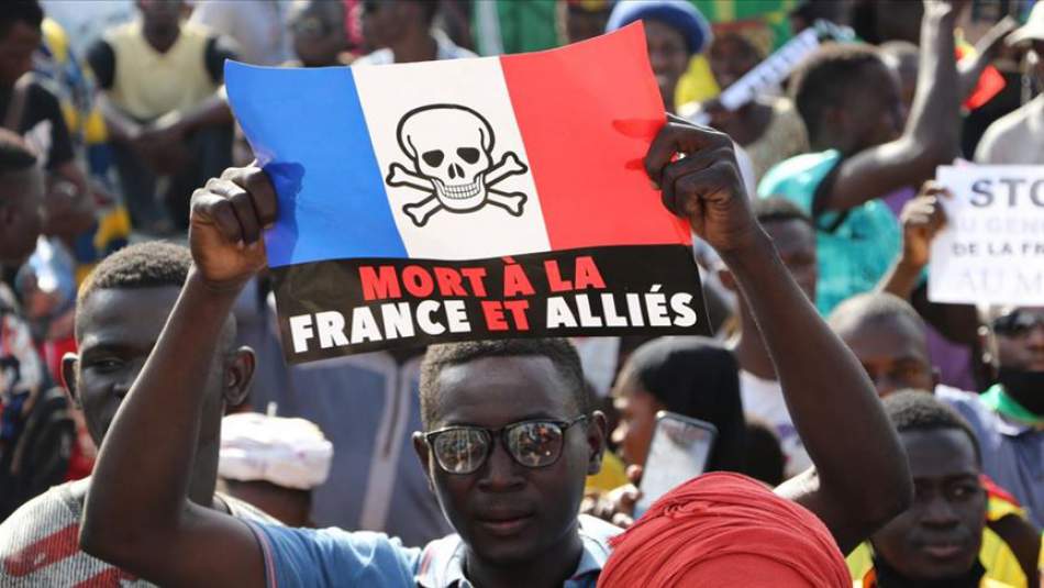 Mali'de Fransa Karşıtları Sokağa İndi