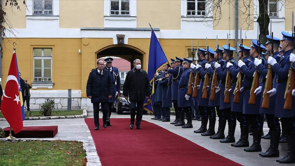 Bakan Akar Bosna Hersek Savunma Bakanlığında Askeri Törenle Karşılandı