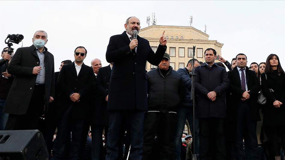 Ermenistan Cumhurbaşkanı Sarkisyan 'Genelkurmay Başkanını Görevden Alma Kararnamesini' Geri Çevirdi