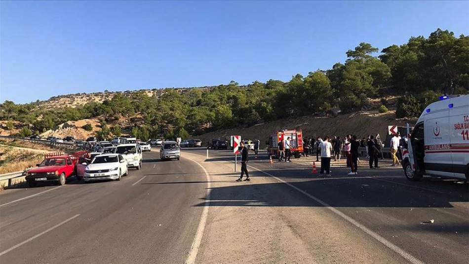 Mersin'de Askerleri Taşıyan Otobüs Devrildi, Bakan Akar Mersin'e Gidiyor