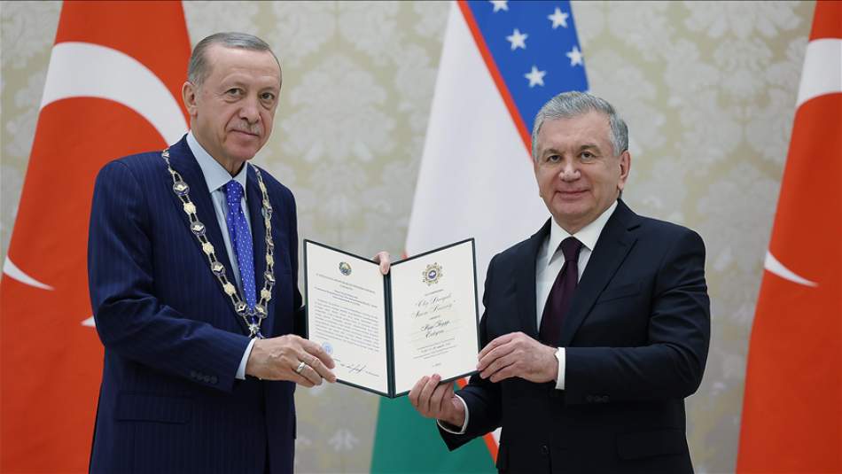 Erdoğan'a Yüksek Düzeyli İmam Buhari Nişanı Takdim Edildi