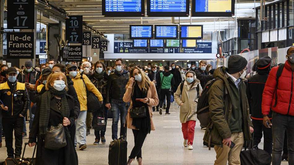 Fransa'da Maske Zorunluluğu ve Gece Sokağa Çıkma Yasağı Kaldırılıyor