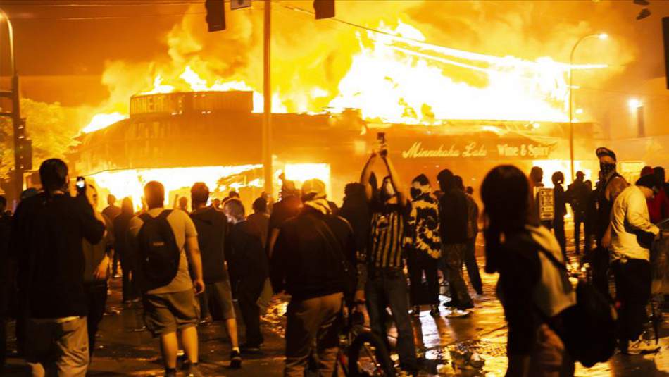 Minneapolis'te Başlayan Protestolar Ülke Genelinde Kaosa Dönüştü