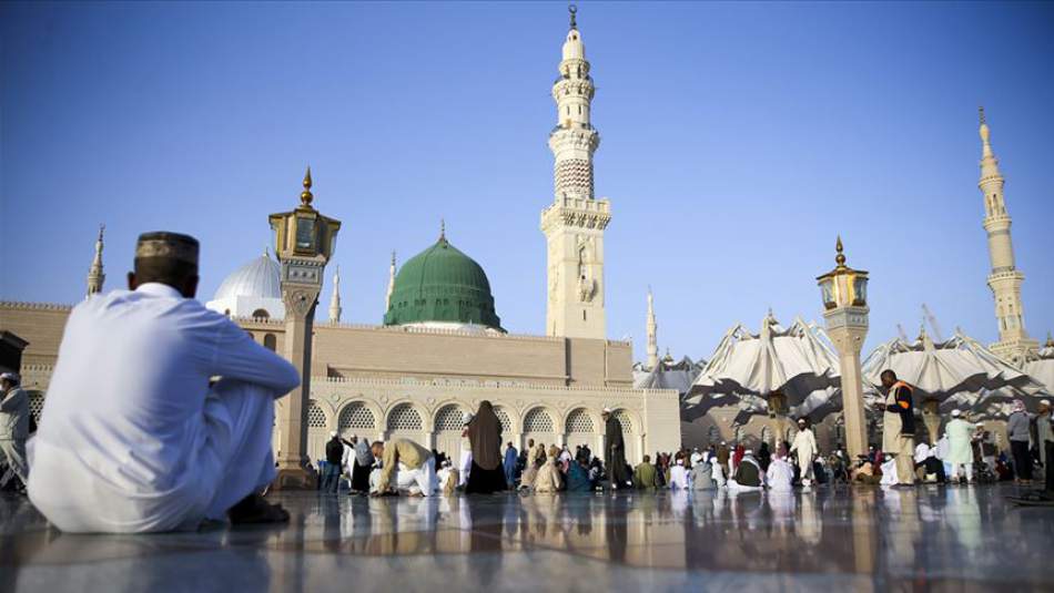 Suudi Arabistan Umre Ziyaretlerini Askıya Aldı