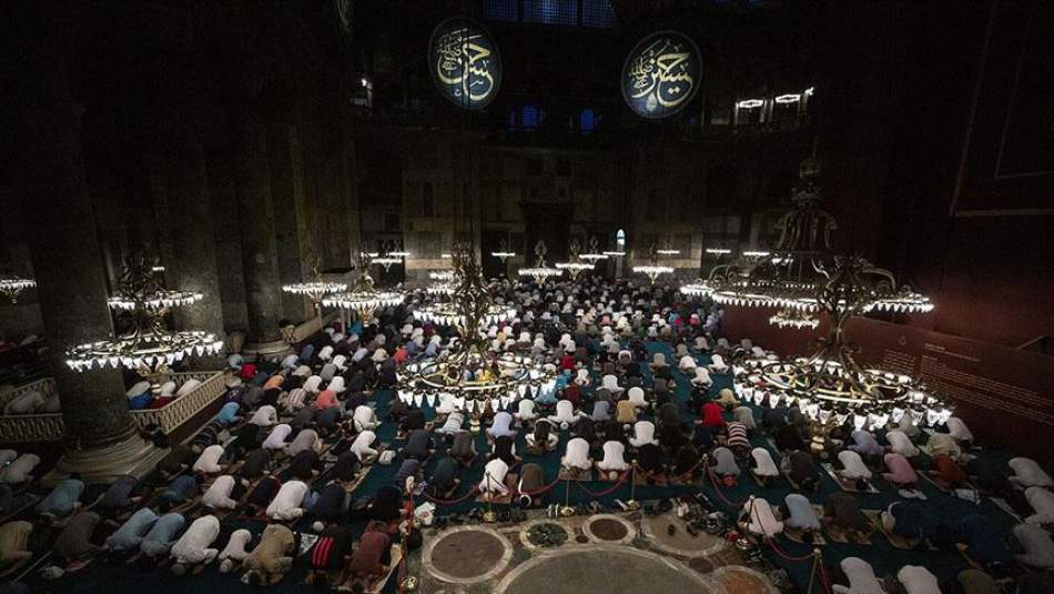 Ayasofya-i Kebir Cami-i Şerifi'nde İlk Sabah Namazı Kılındı