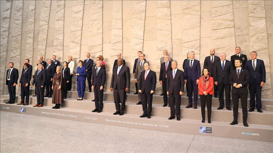 Brüksel'de NATO Savunma Bakanları Bir Araya Geldi
