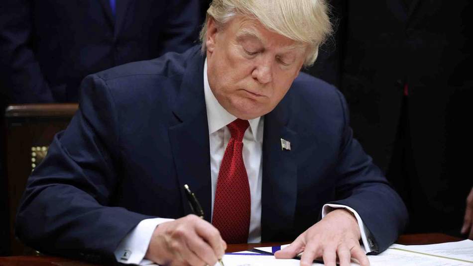 Trump göçmen kararnamesinde geri adım attı