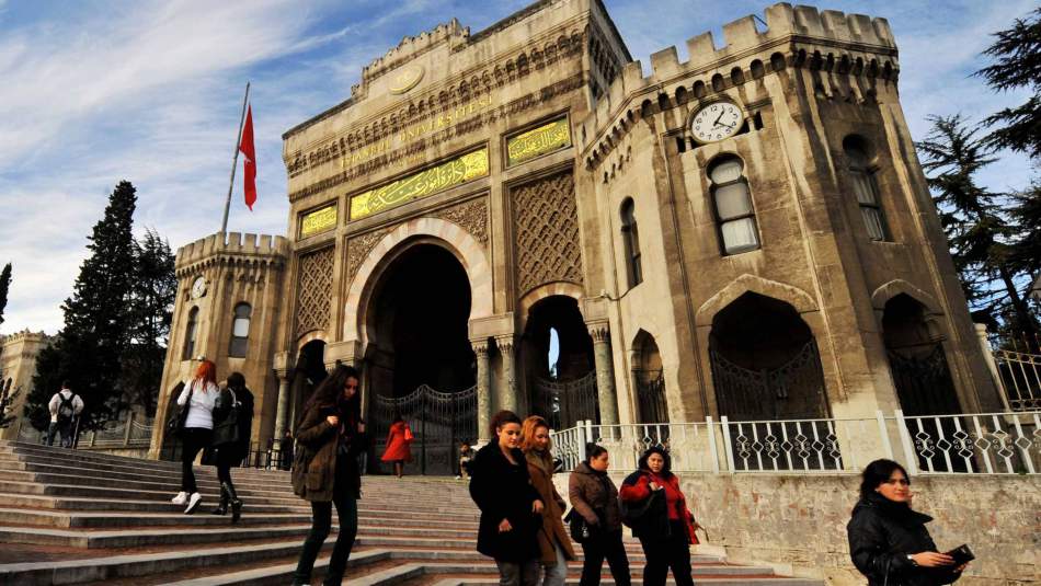 Rektörlüğe profesörlük şartı geri getirildi