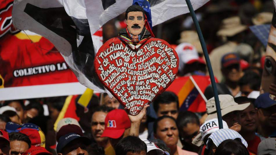 Venezuela'da Maduro destekçileri sokaklara döküldü