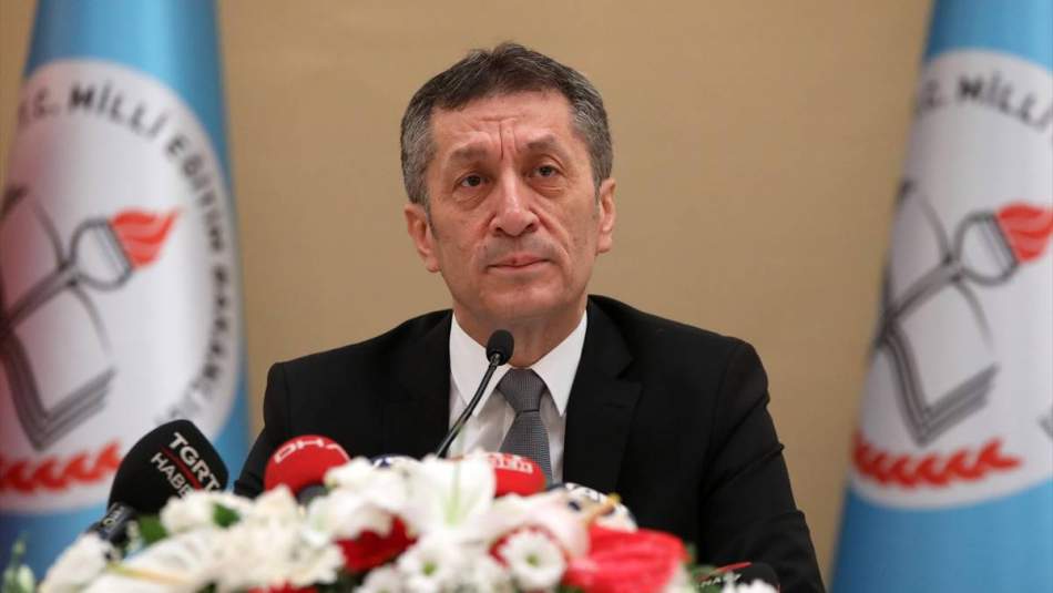 Bakan Selçuk: "İnsan yetiştirmeliyiz, beşer değil"
