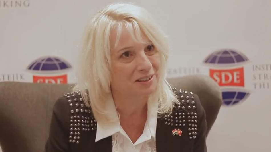 Doç. Dr. Falus Orsolya Fruzsina Avrupa Birliği'nin geleceğini ve Türkiye'den beklentilerini anlattı